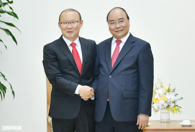 Thủ tướng Nguyễn Xuân Phúc gửi thư chúc mừng, động viên HLV Park Hang-seo