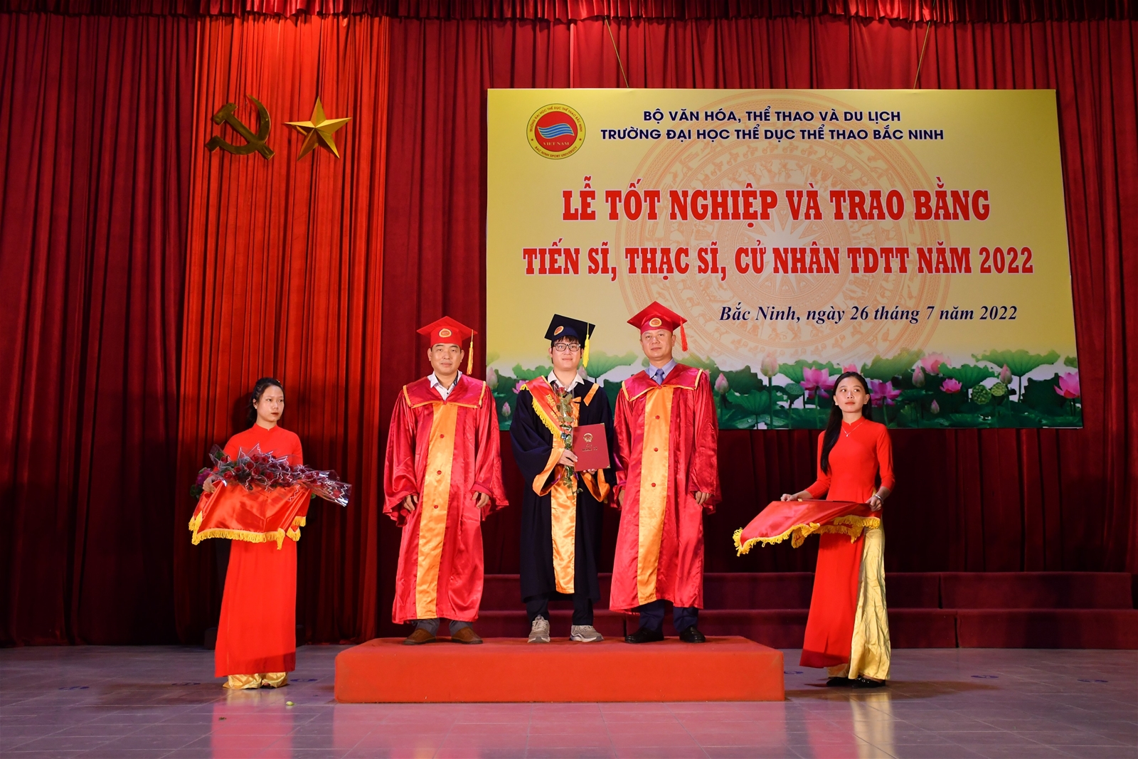 Lễ tốt nghiệp và trao bằng tiến sĩ, thạc sĩ, cử nhân TDTT năm 2022