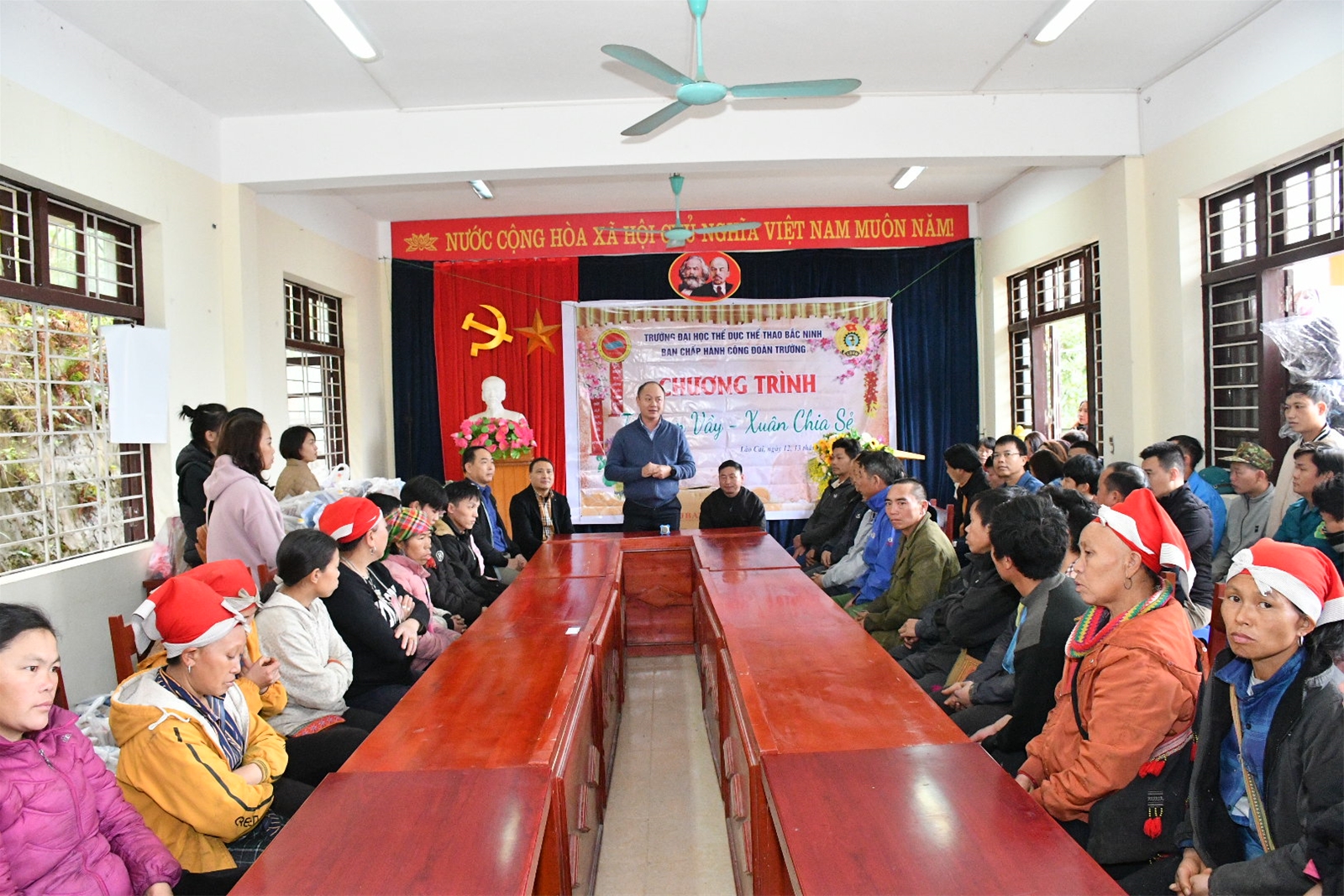 Chương trình từ thiện "Tết Sum Vầy - Xuân Chia Sẻ" của Trường Đại học TDTT Bắc Ninh