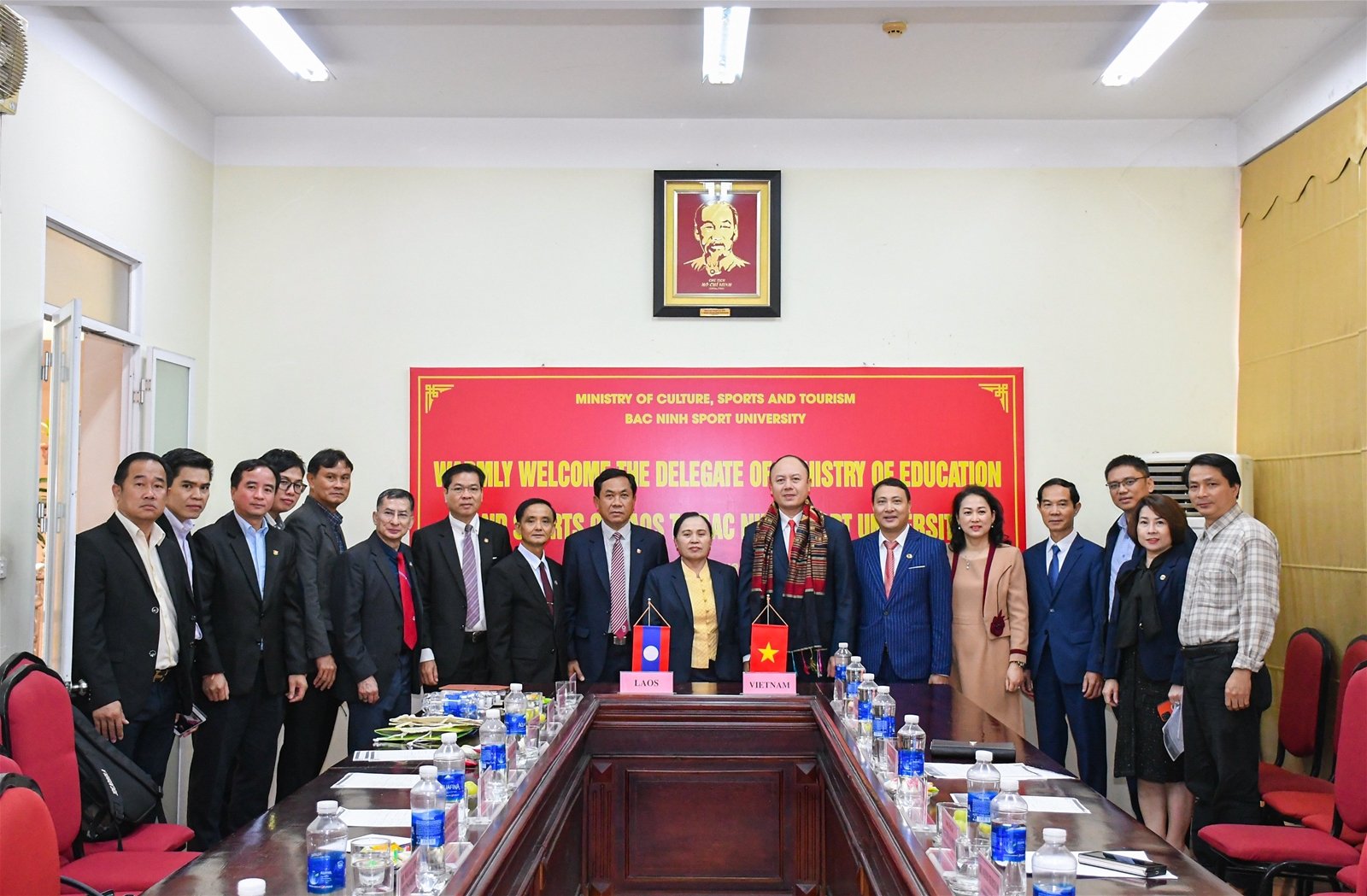 Đoàn cán bộ Bộ Giáo dục và Thể thao CHDCND Lào sang thăm và làm việc tại Trường Đại học TDTT Bắc Ninh