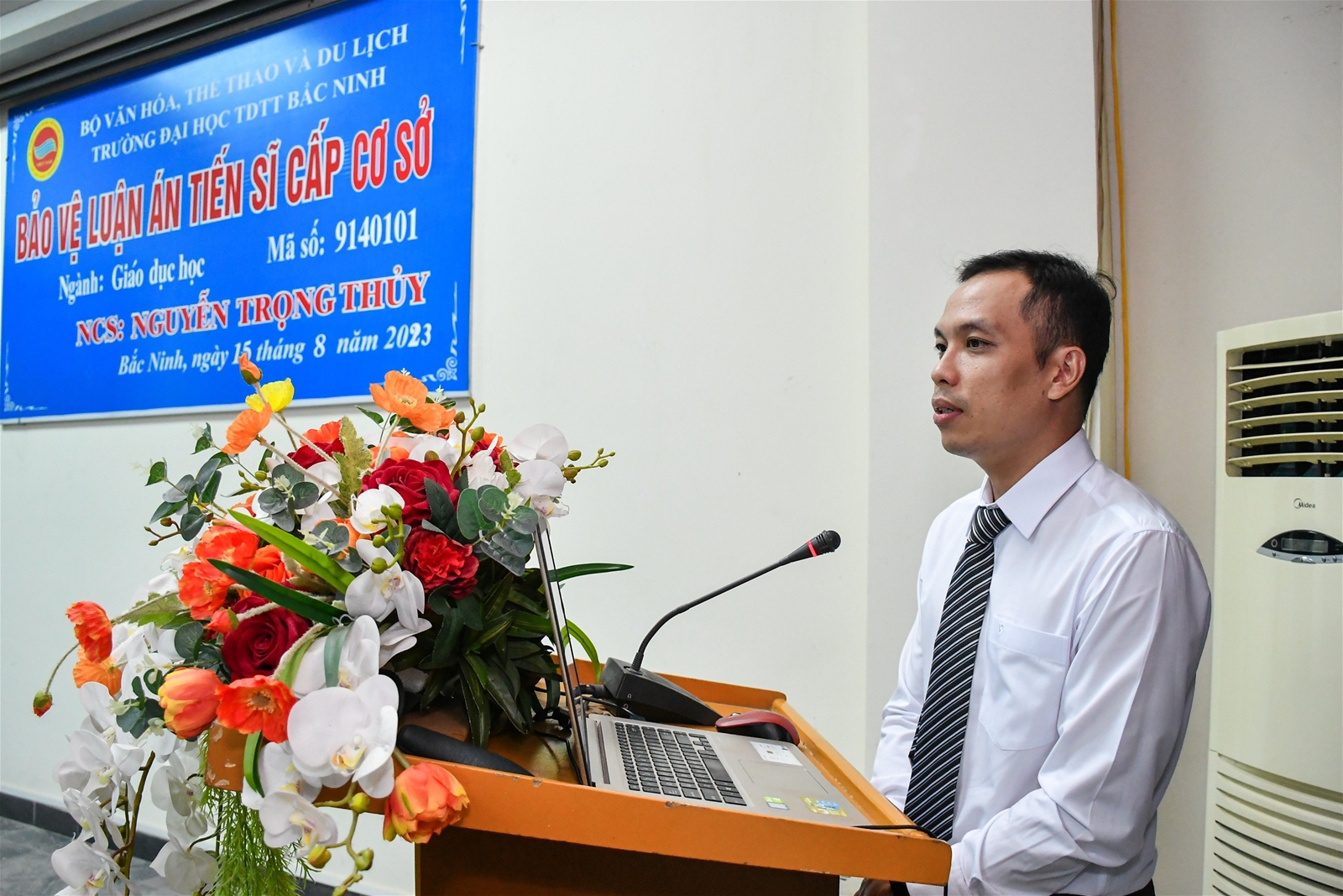 NCS Nguyễn Trọng Thủy bảo vệ thành công luận án tiến sĩ cấp cơ sở