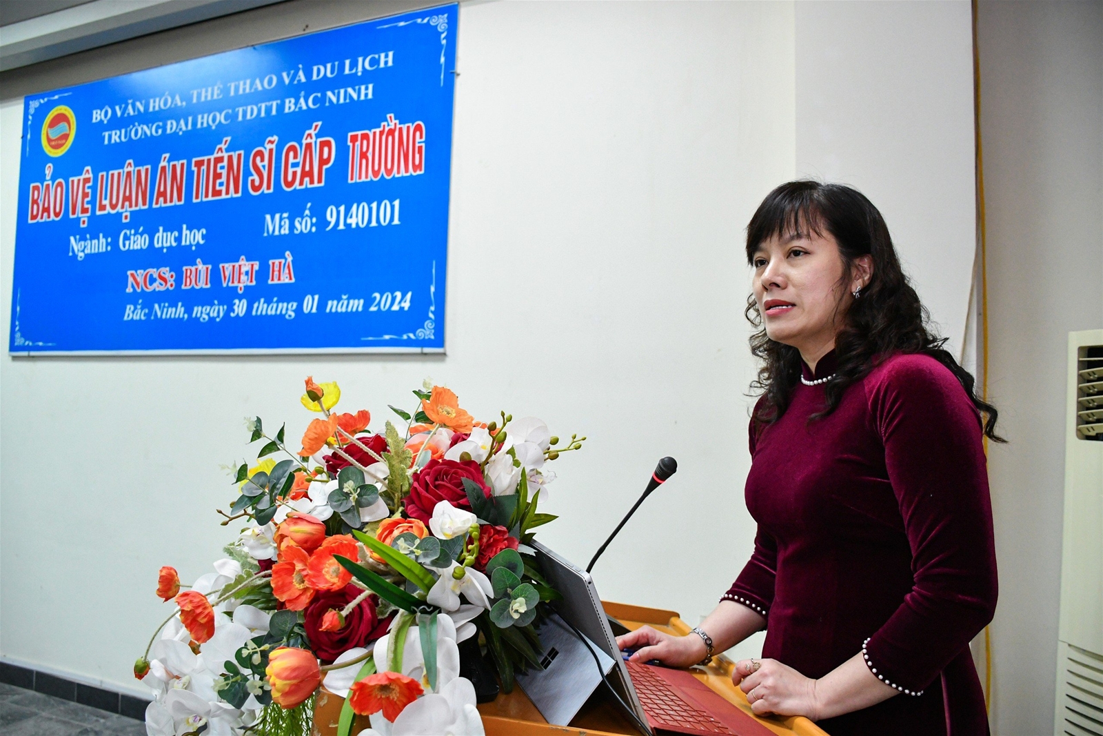 NCS Bùi Việt Hà vệ thành công luận án tiến sĩ cấp Trường