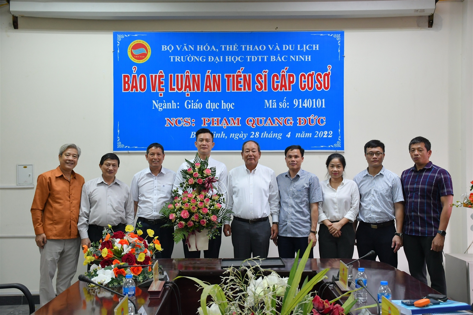 NCS Phạm Quang Đức bảo vệ thành công luận án tiến sĩ cấp cơ sở