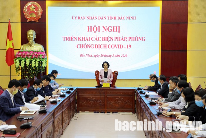 Chủ tịch UBND tỉnh Nguyễn Hương Giang phát biểu tại Hội nghị.