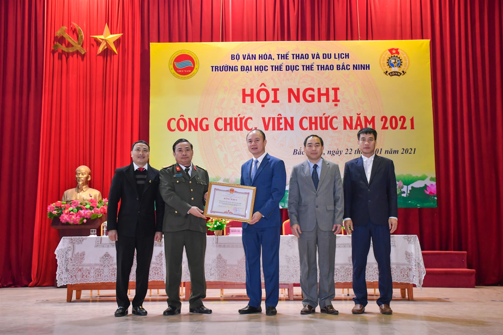 Trường Đại học TDTT Bắc Ninh tổ chức thành công Hội nghị công chức, viên chức năm 2021