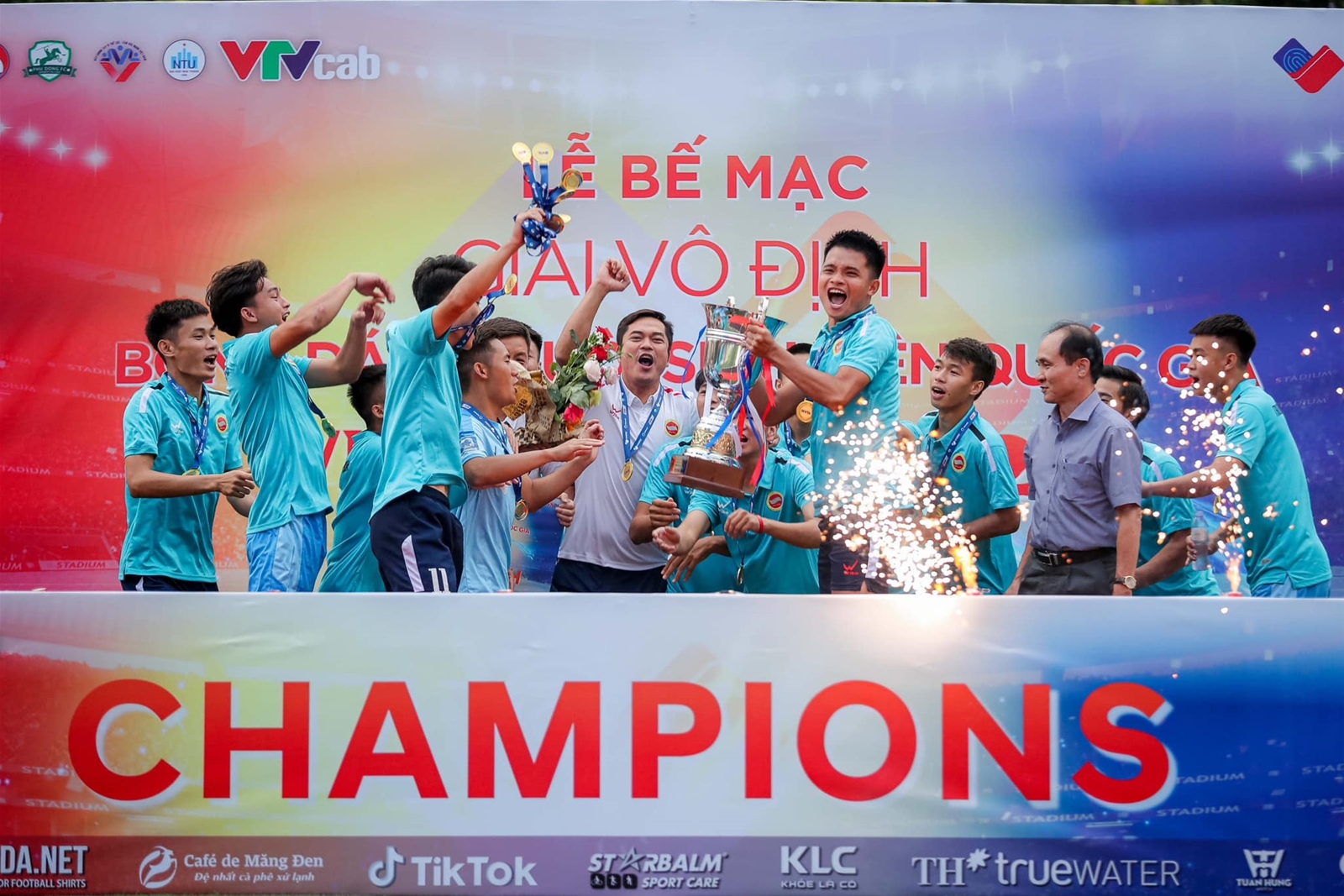 Trường Đại học TDTT Bắc Ninh lên ngôi vô địch giải Bóng đá 7 người sinh viên Quốc gia VNPAY cup 2022