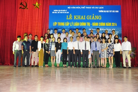 Khai giảng lớp Trung cấp Lý luận chính trị – Hành chính năm 2014.