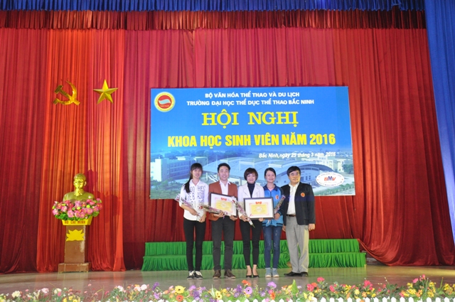 Hội nghị khoa học Sinh viên năm 2016