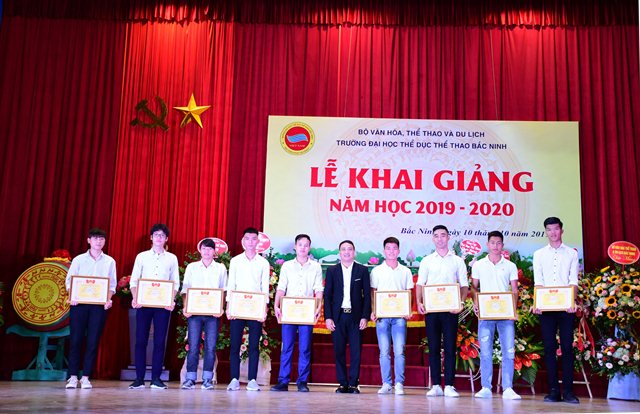 Trường Đại học TDTT Bắc Ninh – “Bùng cháy” giao lưu văn nghệ và lửa trại