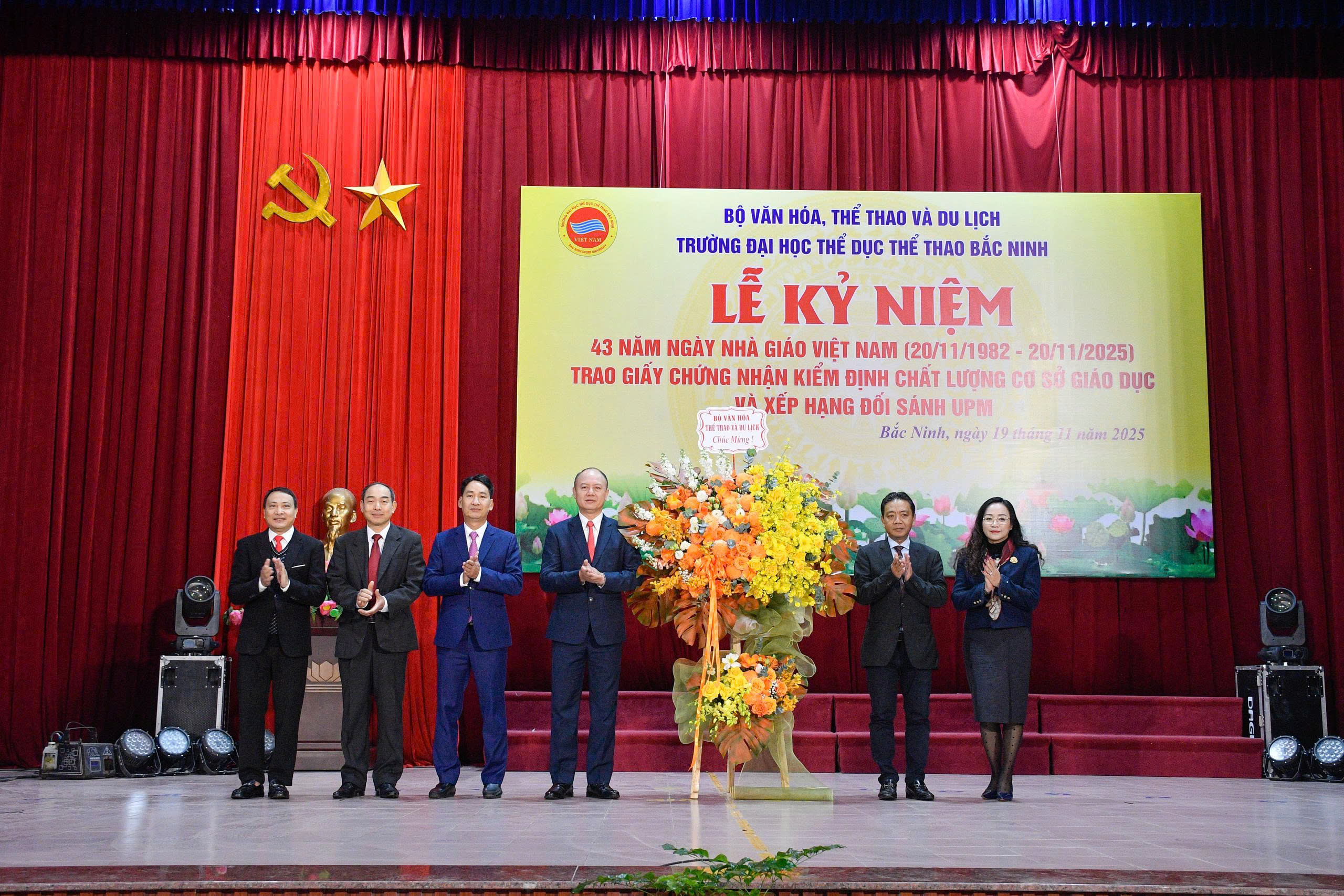 Trường Đại học TDTT Bắc Ninh long trọng kỷ niệm ngày nhà giáo Việt Nam 20/11 và đón nhận giấy chứng nhận kiểm định chất lượng giáo dục