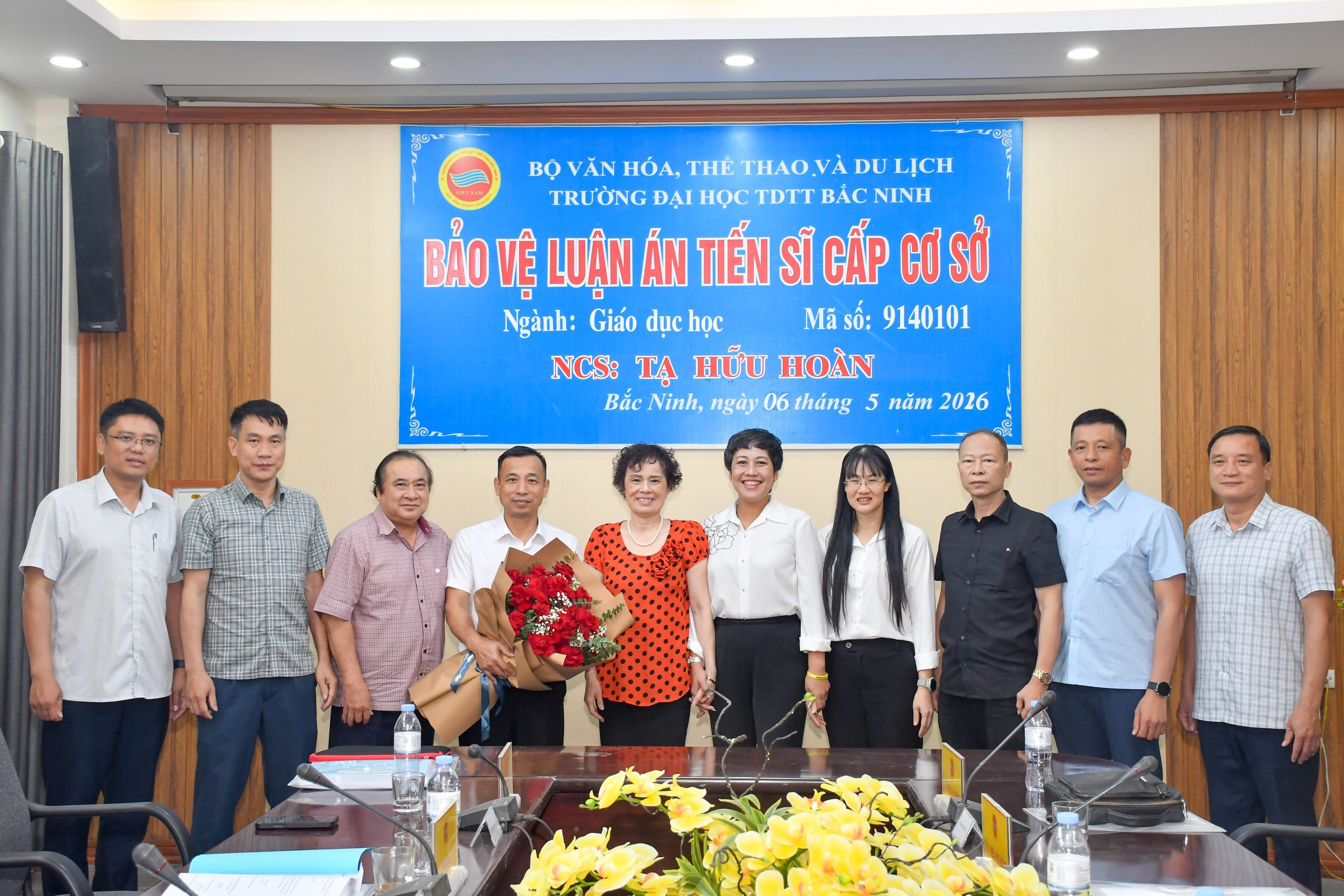 NCS Tạ Hữu Hoàn bảo vệ thành công luận án cấp cơ sở