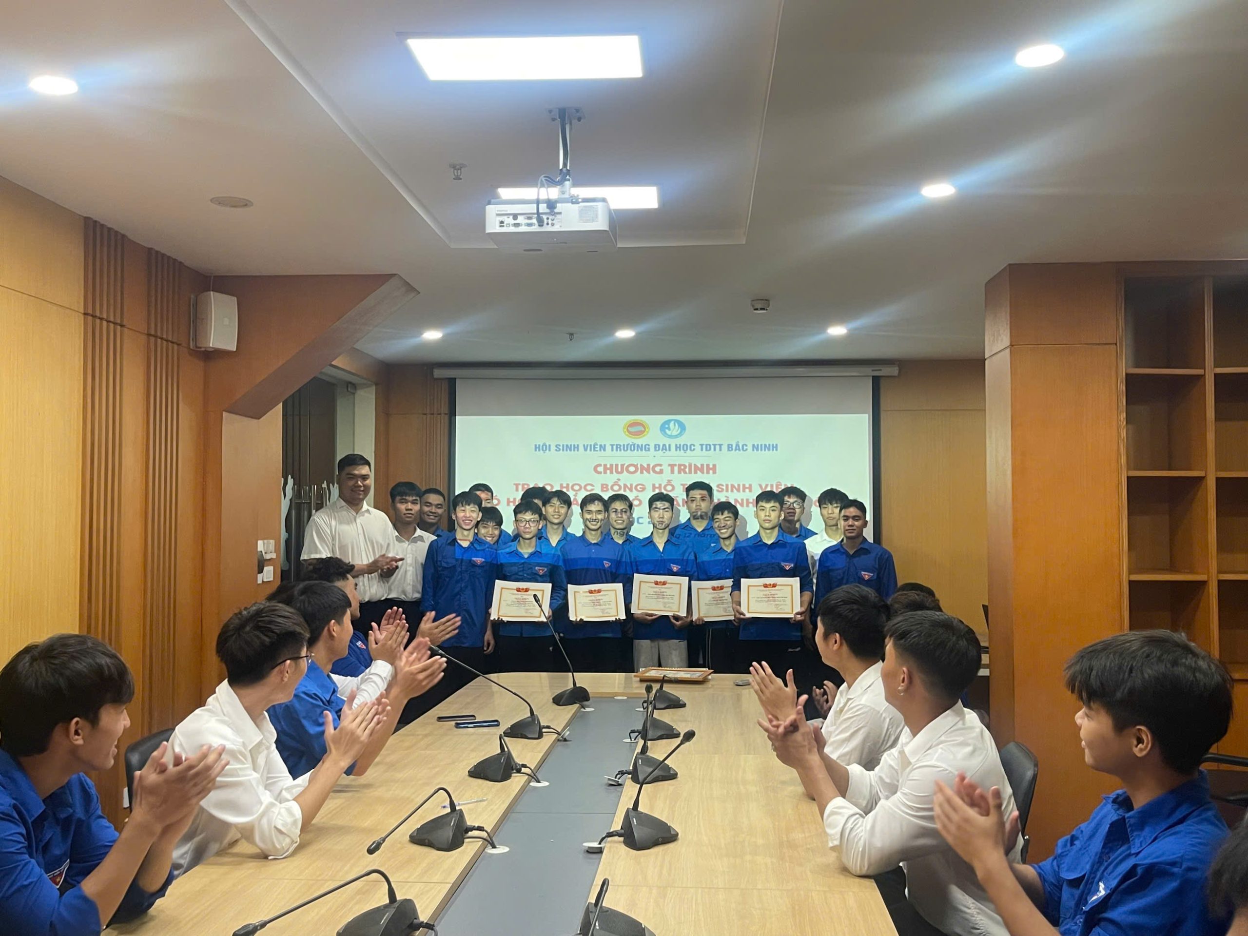 Hội Sinh viên Trường Đại học Thể dục Thể thao Bắc Ninh tổ chức Chương trình trao học bổng hỗ trợ sinh viên có hoàn cảnh khó khăn, thành tích tốt năm học 2024 – 202